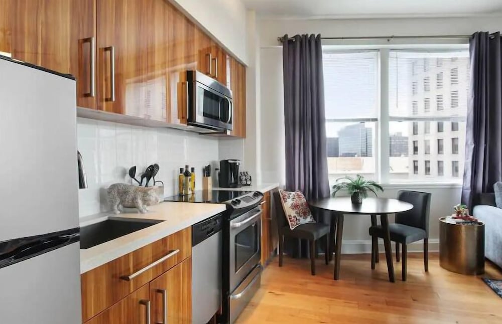 Premier Condo, 1 Bedroom, Kitchen, City View