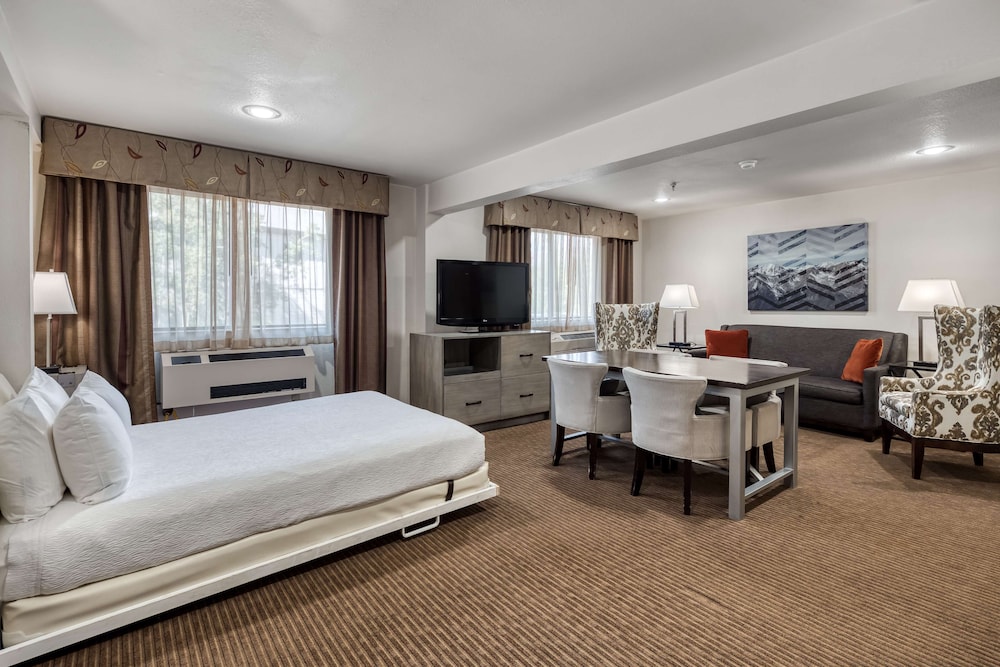 Suite, 2 Queen Size Beds, Accessible Bathtub, with Sofabed - Photo 2