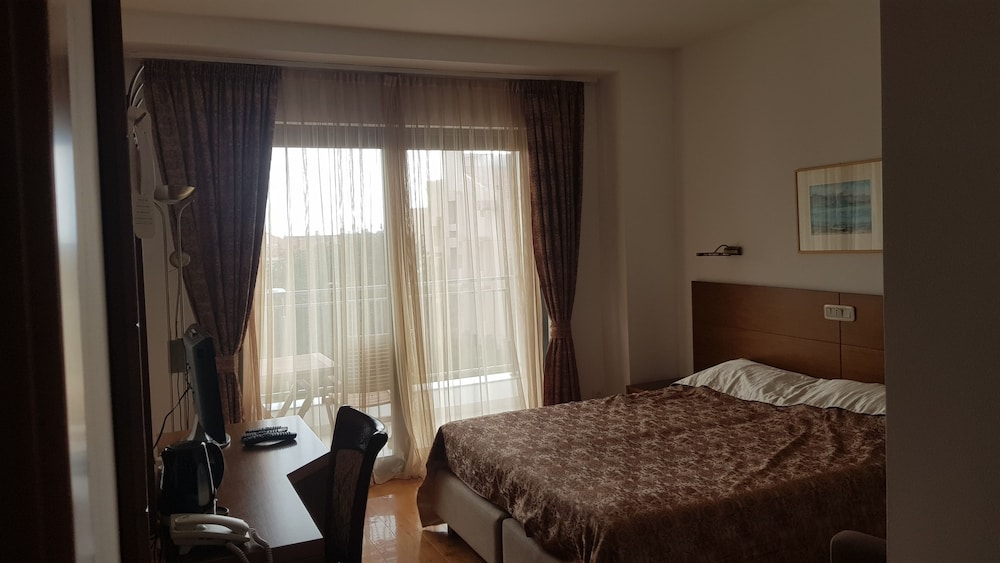 Double Room, Park View (With Balcony) photo 1