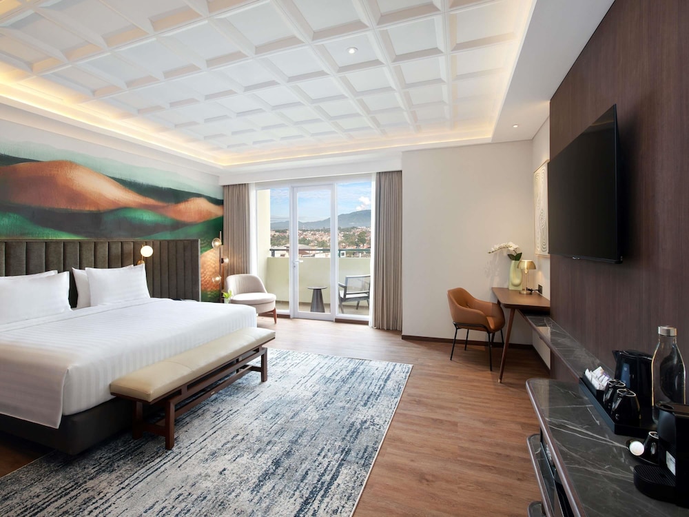 Junior Suite, 1 King Bed photo 1