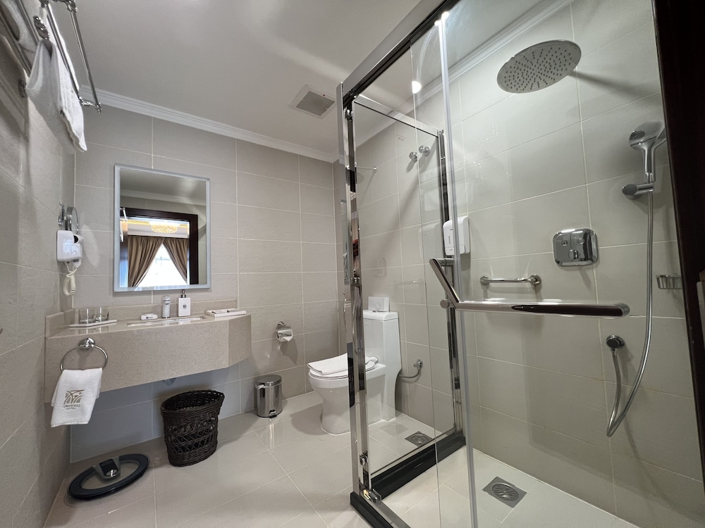 Junior King Suite - Photo 5