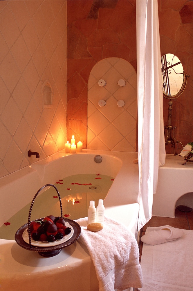 Grand master suite photo 2