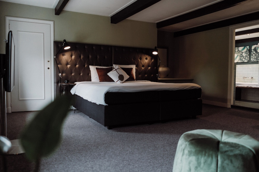 Luxury Suite