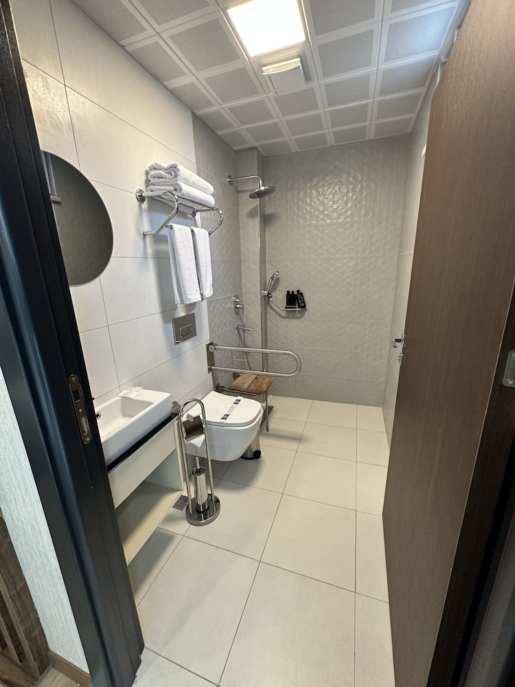 Standard Room, Accessible - Photo 4