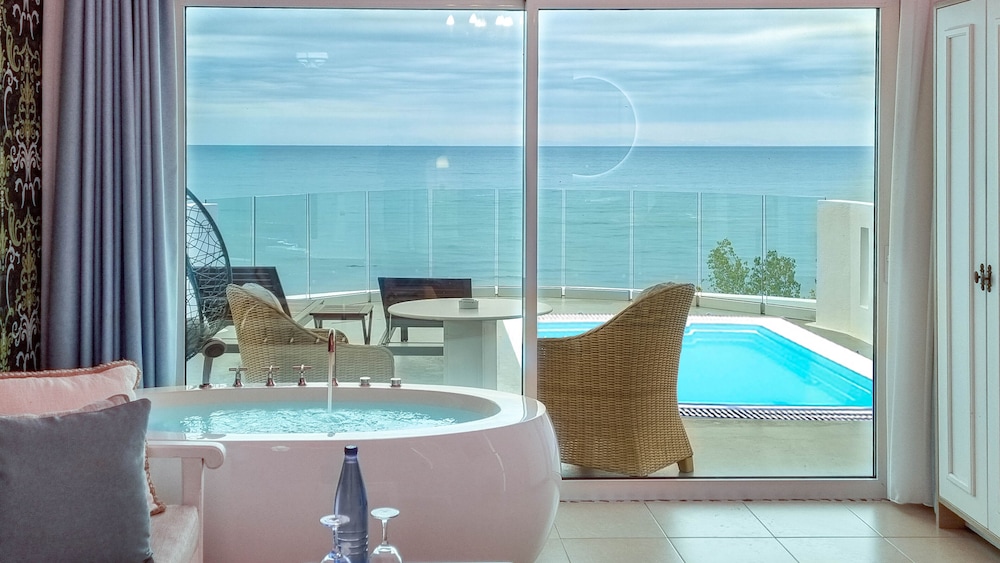 Suíte Infinity, Banheira de Hidromassagem, Sauna Privativa e Vista para o Mar