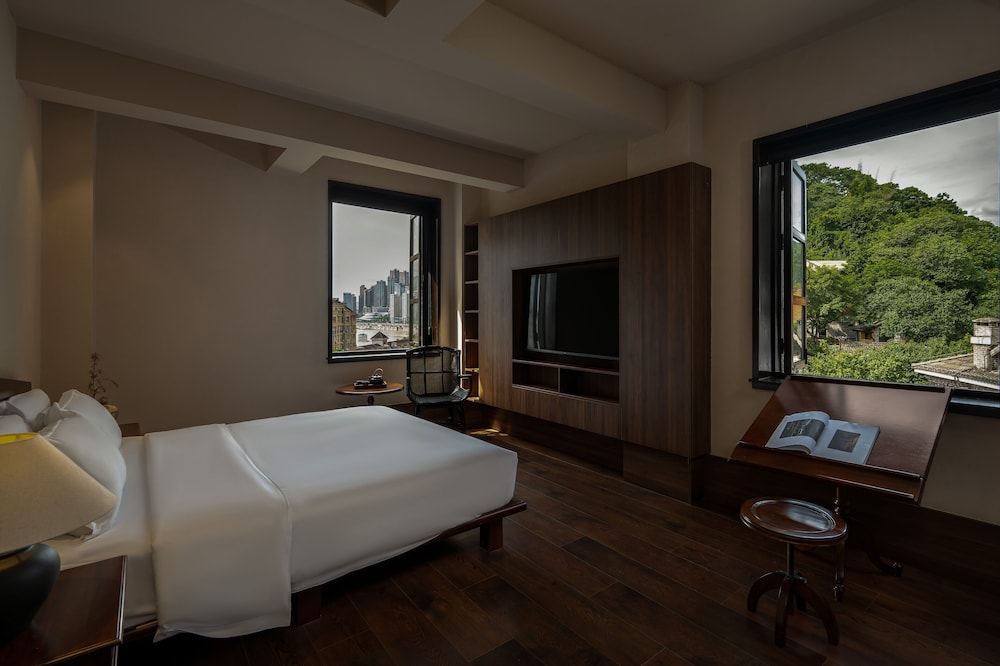 Superior Double Room, Patio, River View