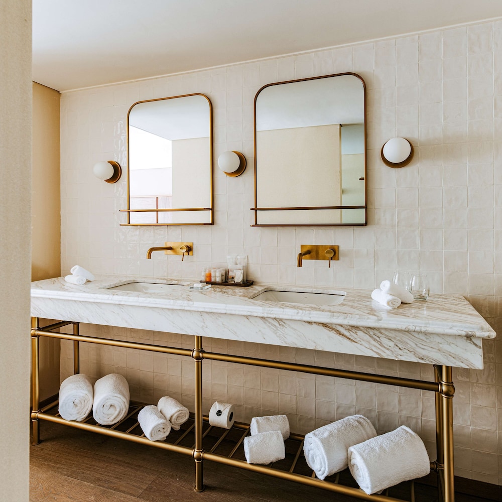 Executive Room, 1 King Bed, Sea View - Photo 10