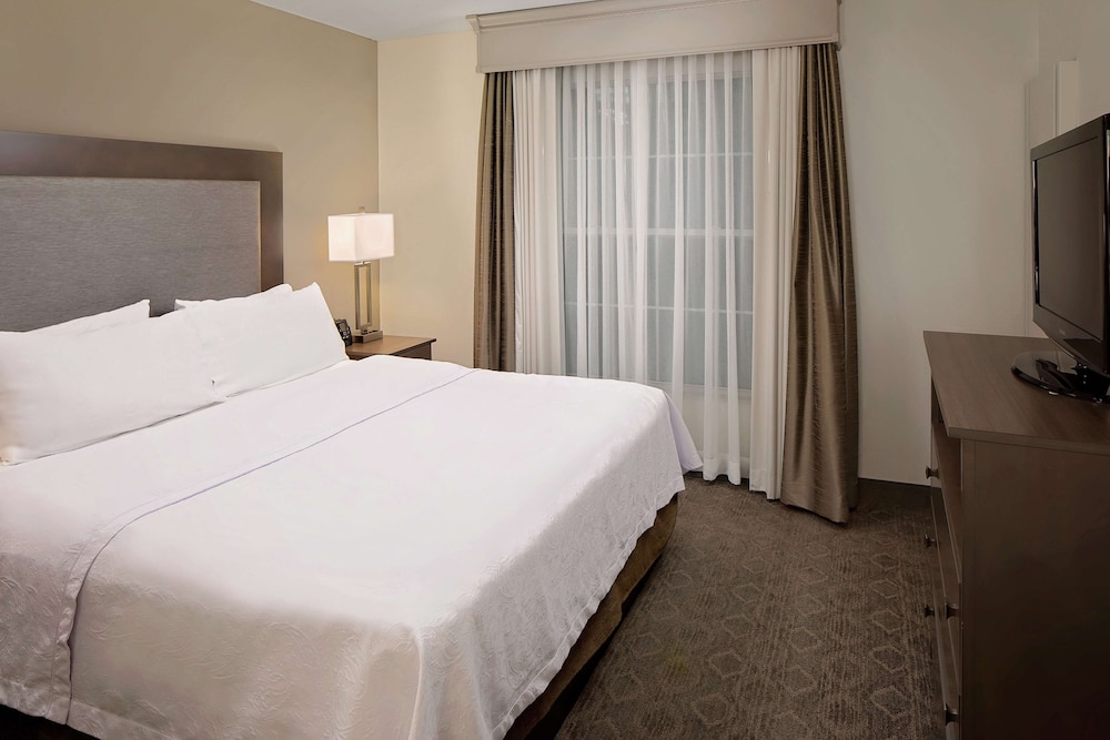 Suite, 1 King Bed, Accessible (Hearing) - Photo 1