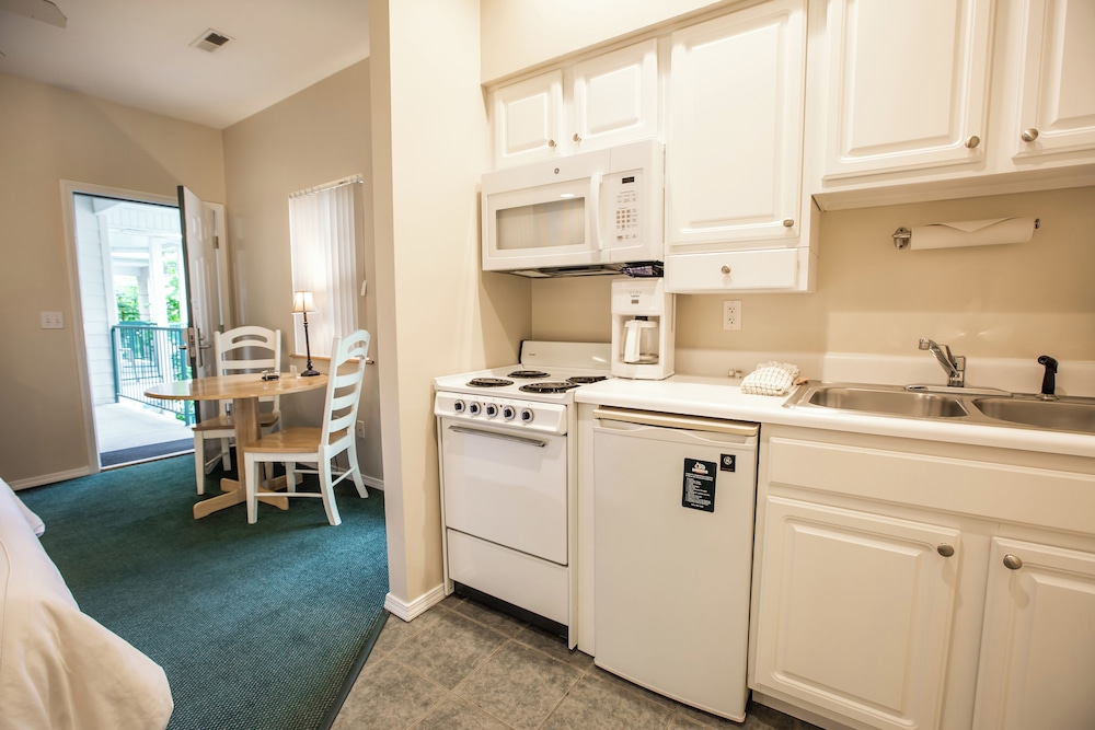 Studio, Kitchenette photo 3