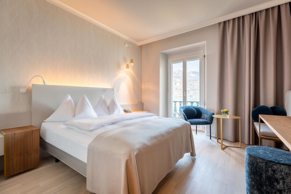 Superior Double Room with Queen Size Bed, lake view and balcony photo 2