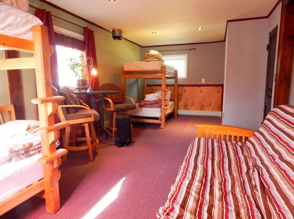 4 Bed Shared Dormitory, Co-ed, Shared Bath photo 2