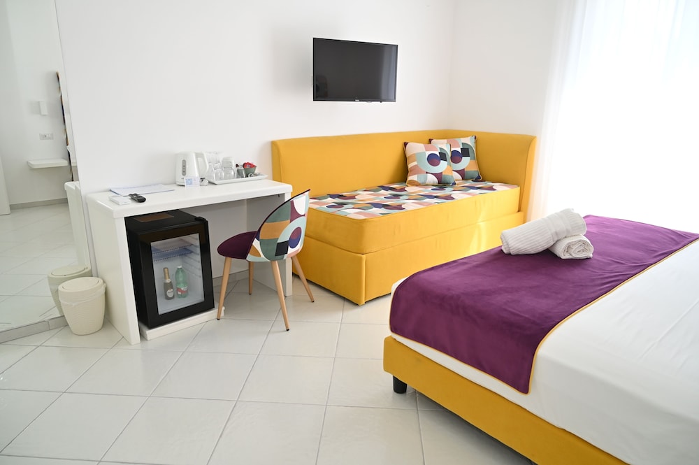 Signature Triple Room photo 2