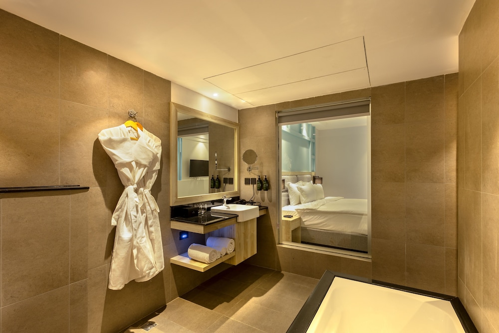 Suite - Photo 5
