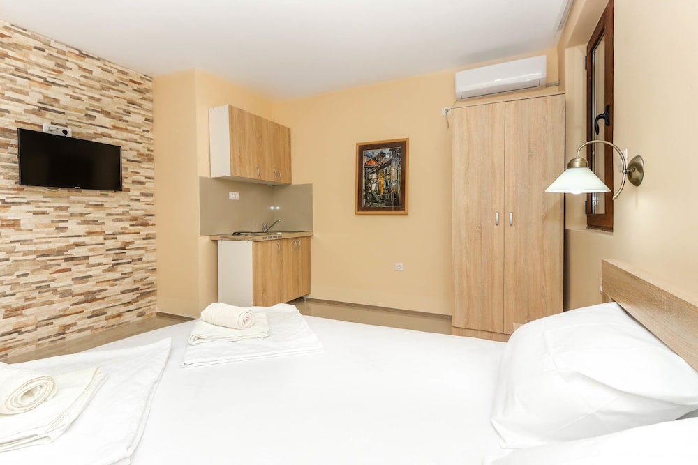 Deluxe Double Room (D) photo 3