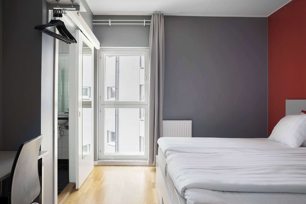Standard Room, 1 Double Bed, Non Smoking (with Sofabed) - Photo 1