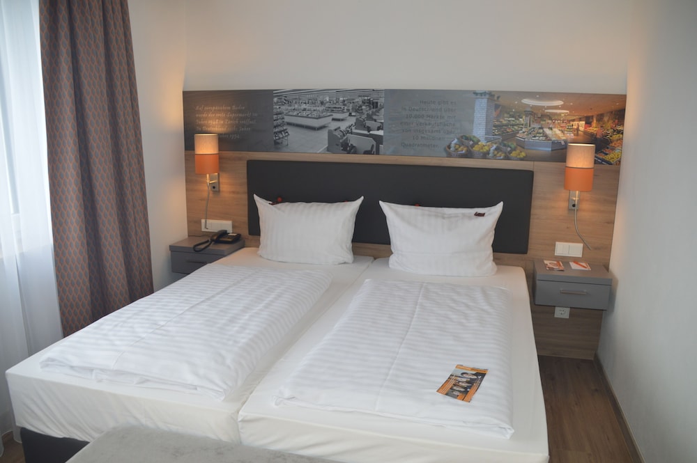 Standard Double Room (Non-Food) - Photo 4