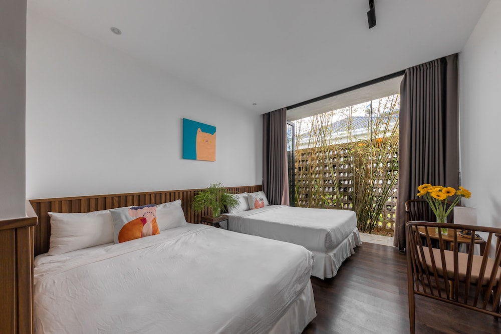 Deluxe Quadruple Room, Garden View