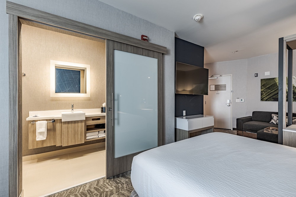 Suite, 2 Queen Beds (Mobility Accessible, Tub) - Photo 4