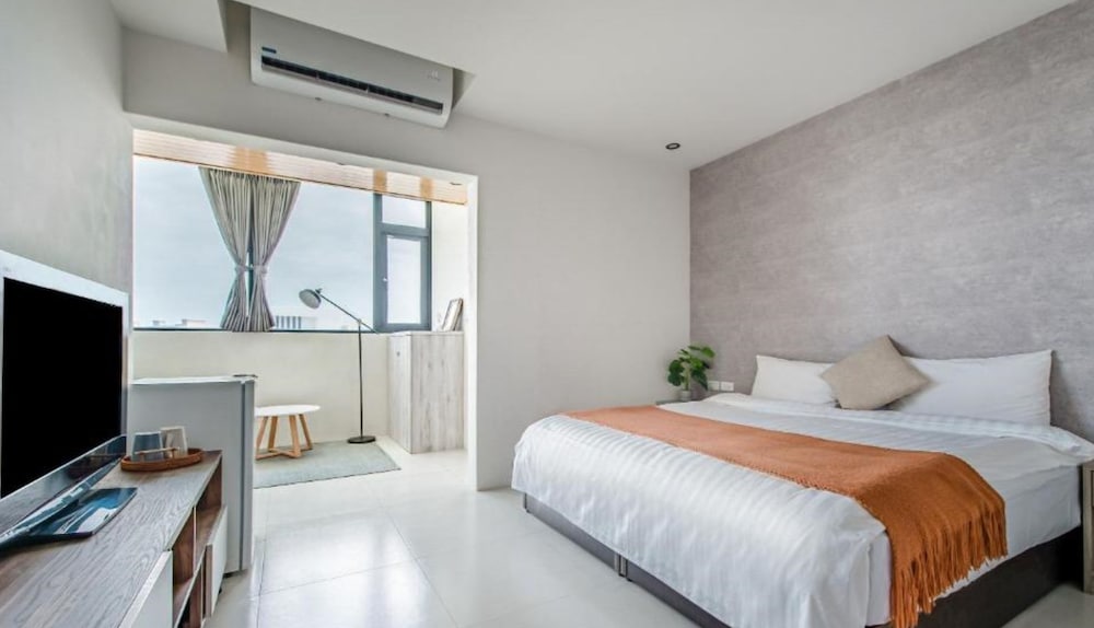 Large Double Room - Photo 1