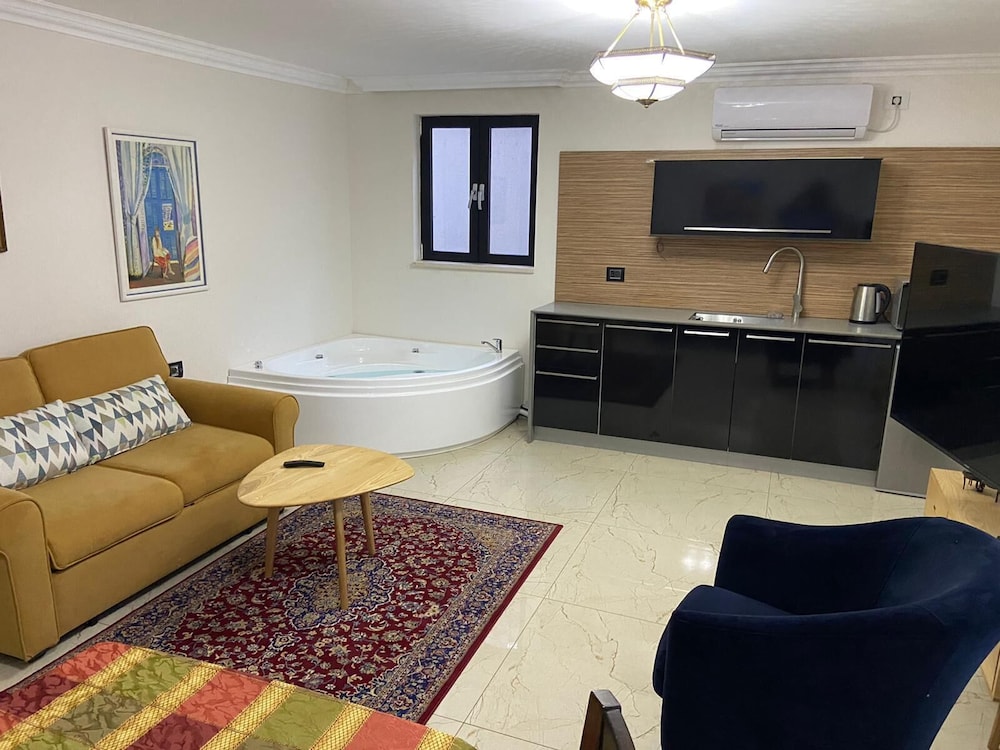 Deluxe Suite, Smoking, Patio photo 3