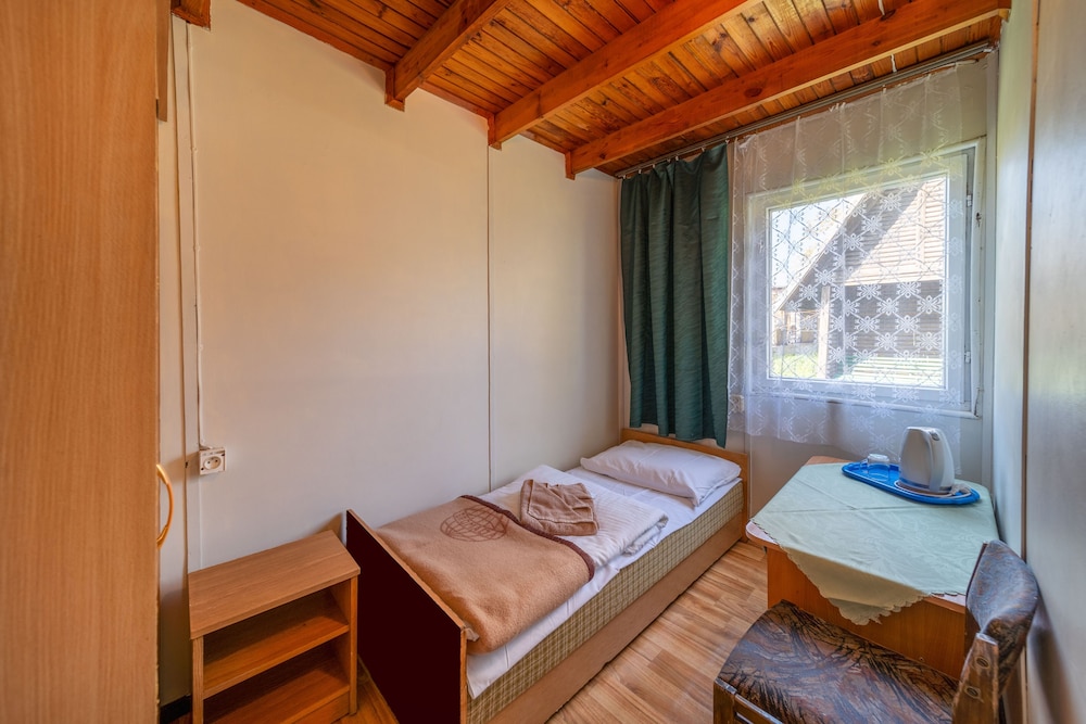 Single Room, Shared Bathroom photo 1