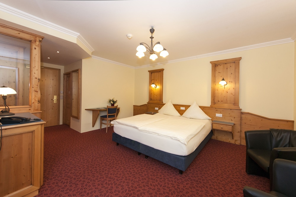 Deluxe Double or Twin Room, Balcony