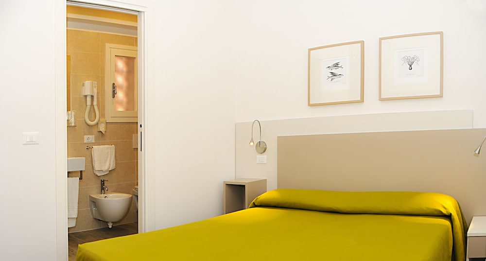 Classic Double Room - Photo 13