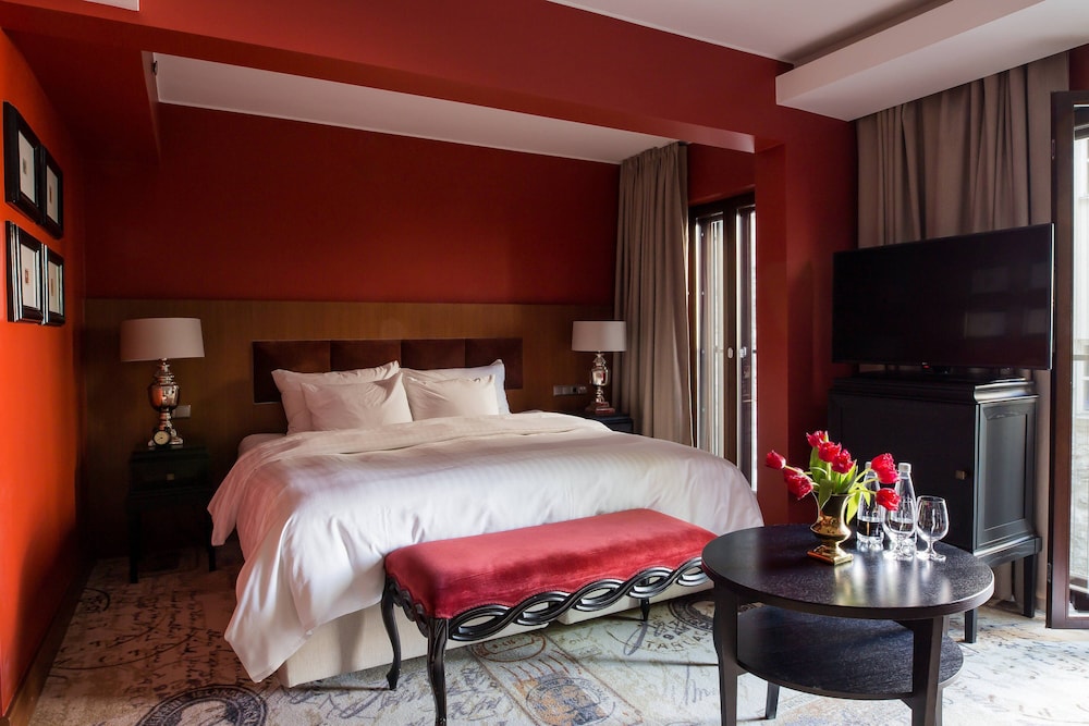Junior Suite, 1 King Bed with Sofa bed (Courtyard View) - Photo 3