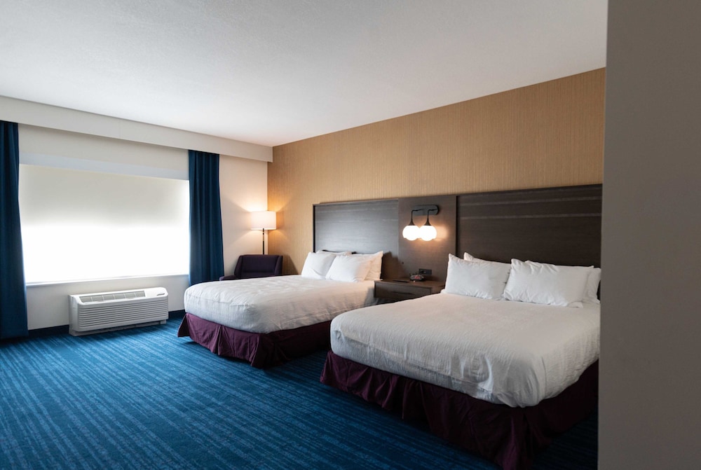 Deluxe Room, 2 Queen Beds, Corner