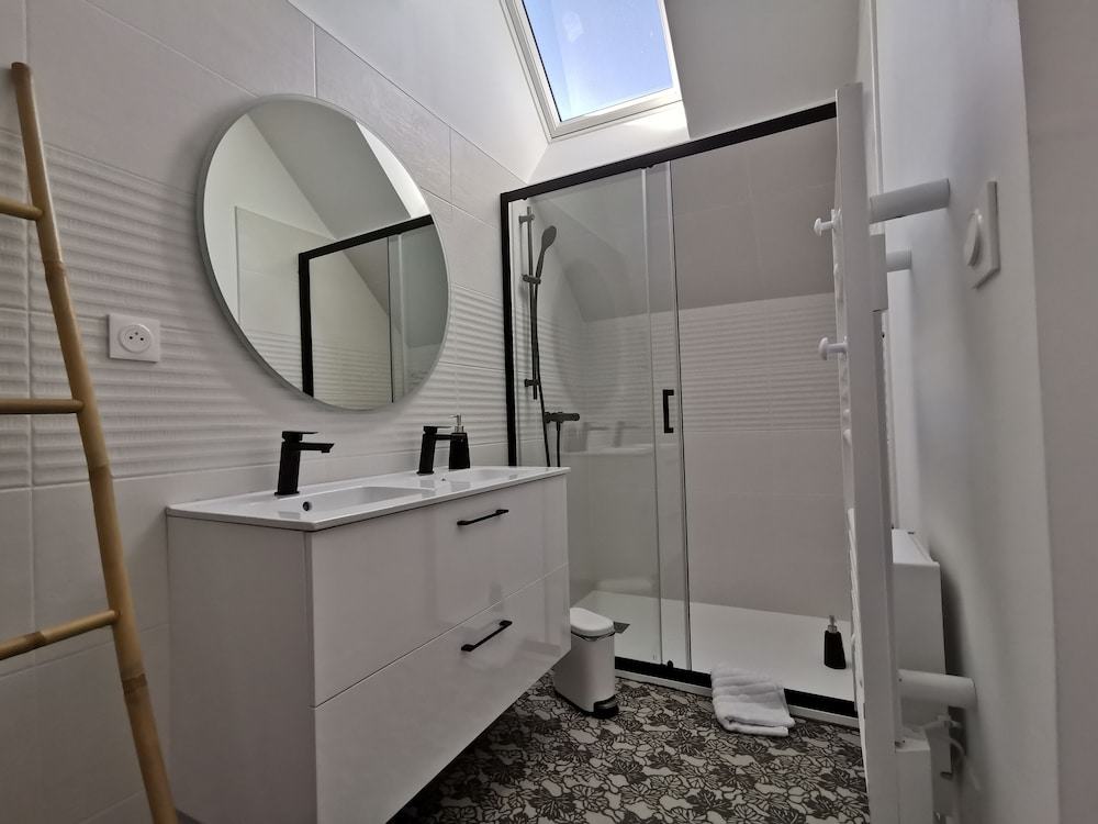 Triple Room, Courtyard View (Canopée-sous les combles) photo 2
