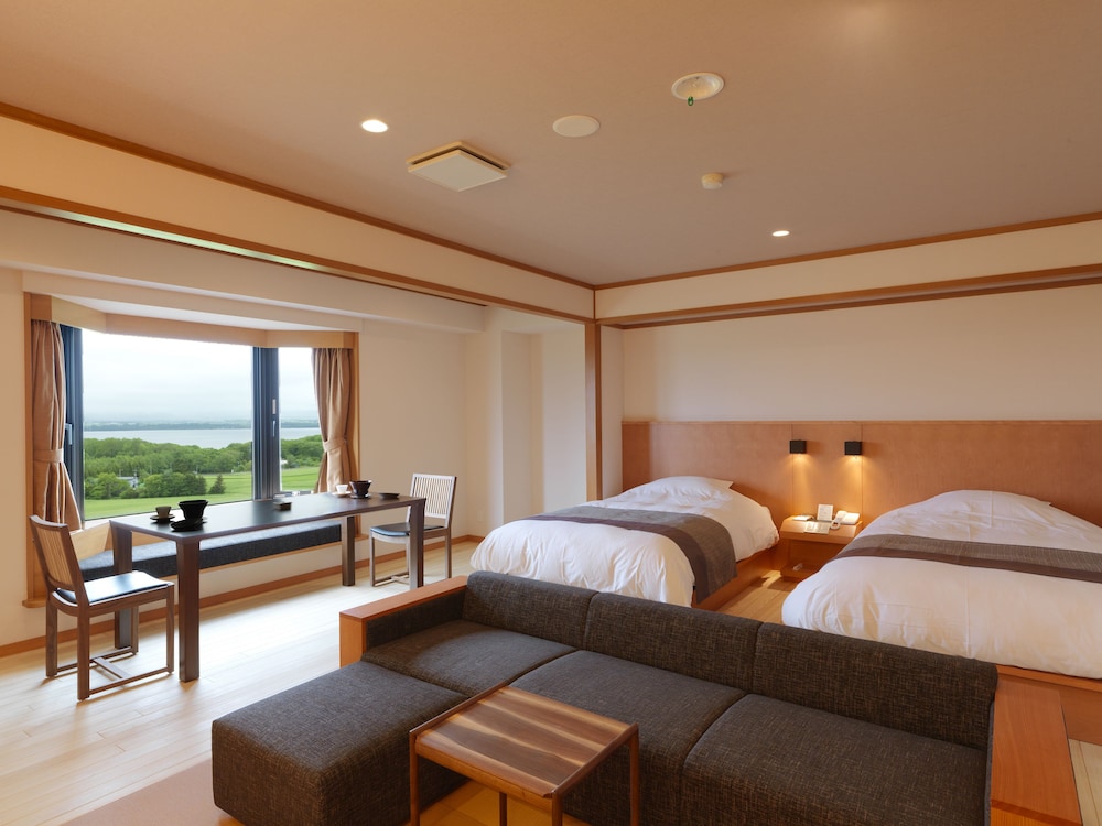 Deluxe Japanese Western Style Room (Non Smoking) - Photo 1