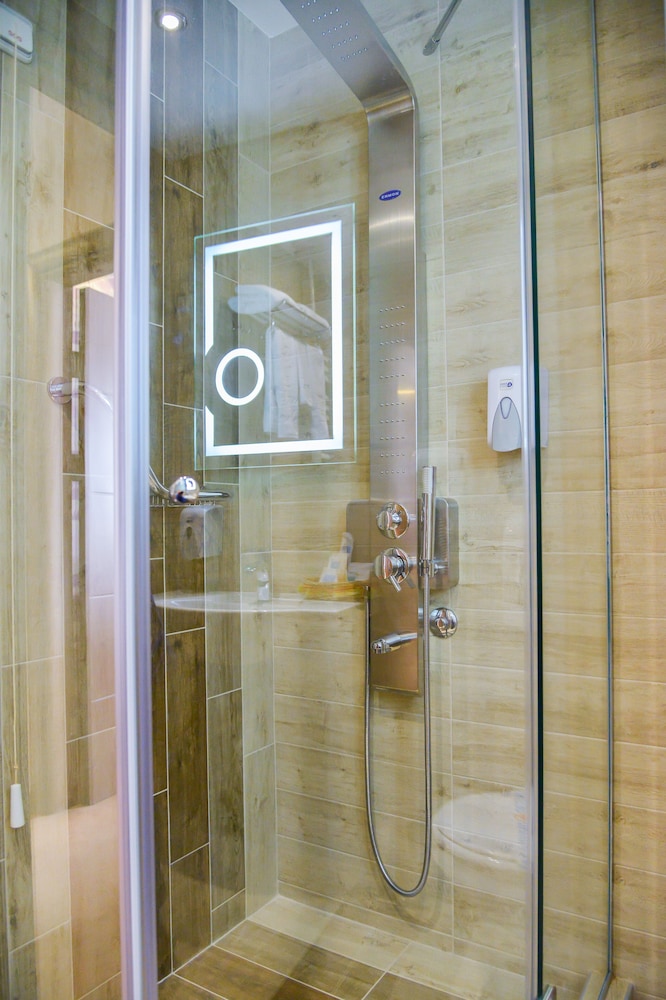 Suite - Photo 2