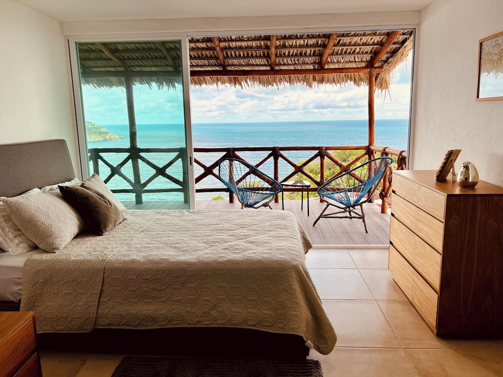 Deluxe Condo, 3 Bedrooms, Sea View