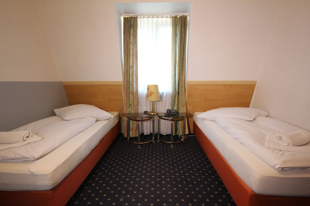 Twin Room - Photo 2