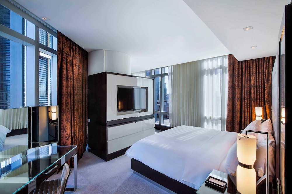 Deluxe Suite (Skyline View)