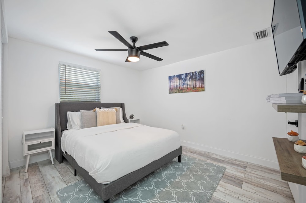 Studio (4 Bedrooms)