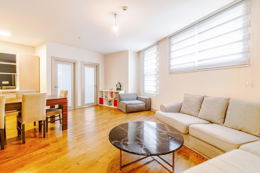 Apartment photo 1