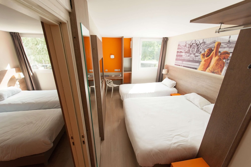 Standard Room, Multiple Beds, Non Smoking photo 3
