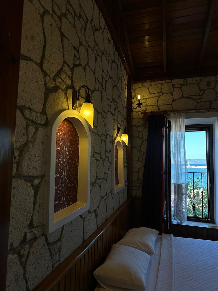 Room, Sea View