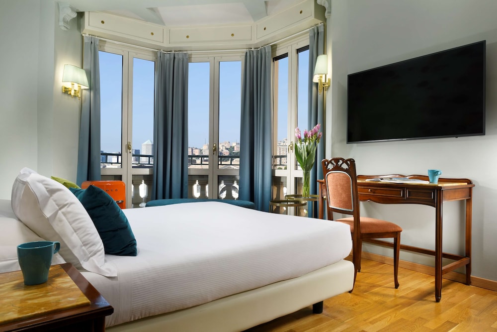 Executive Room - Photo 1