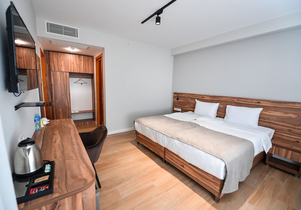 Economy Room