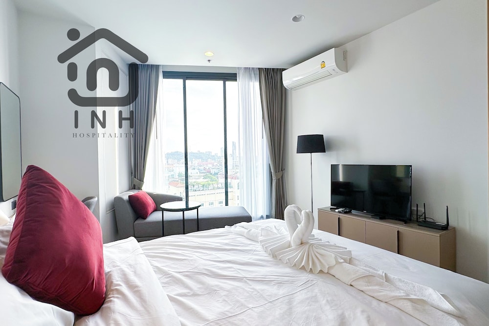Standard Studio Suite, City View