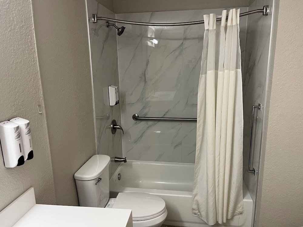 Deluxe Room, 2 Queen Beds, Accessible, Non Smoking - Photo 5