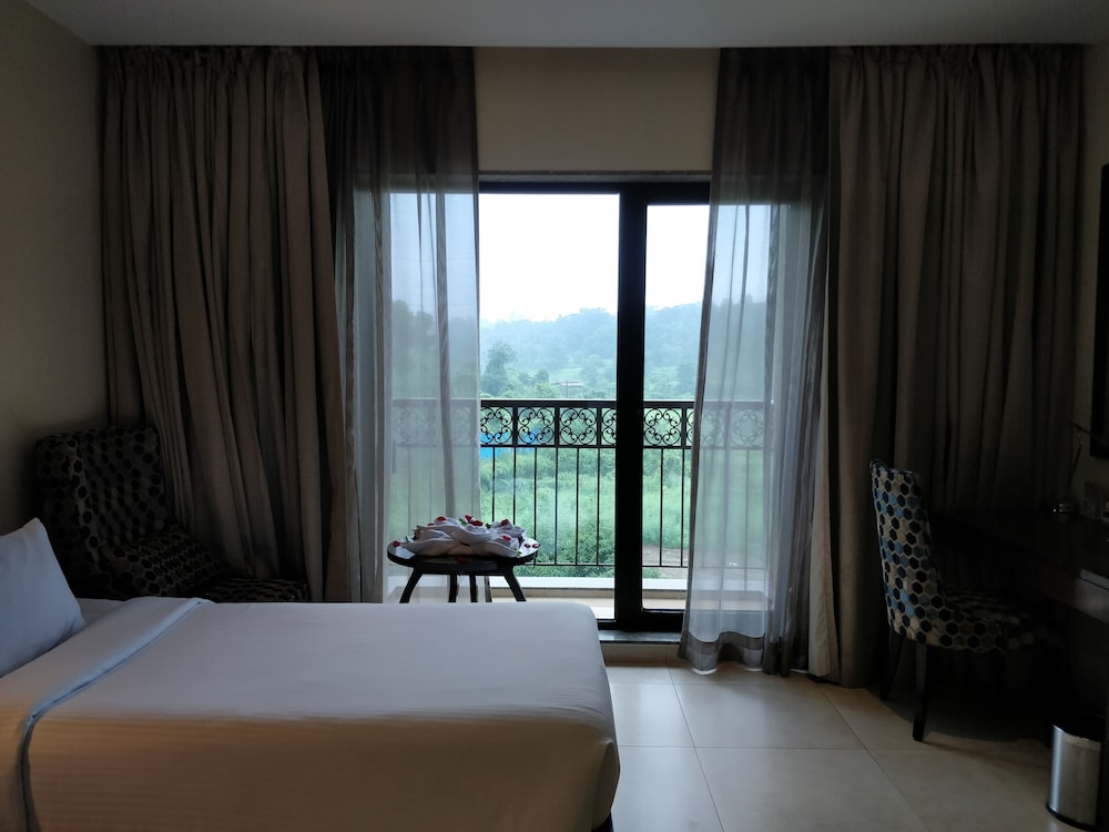 Deluxe Room, 1 King Bed, Balcony