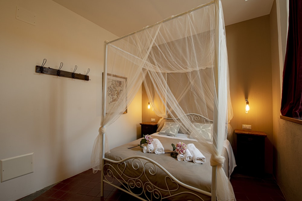 Deluxe Double Room - Photo 11