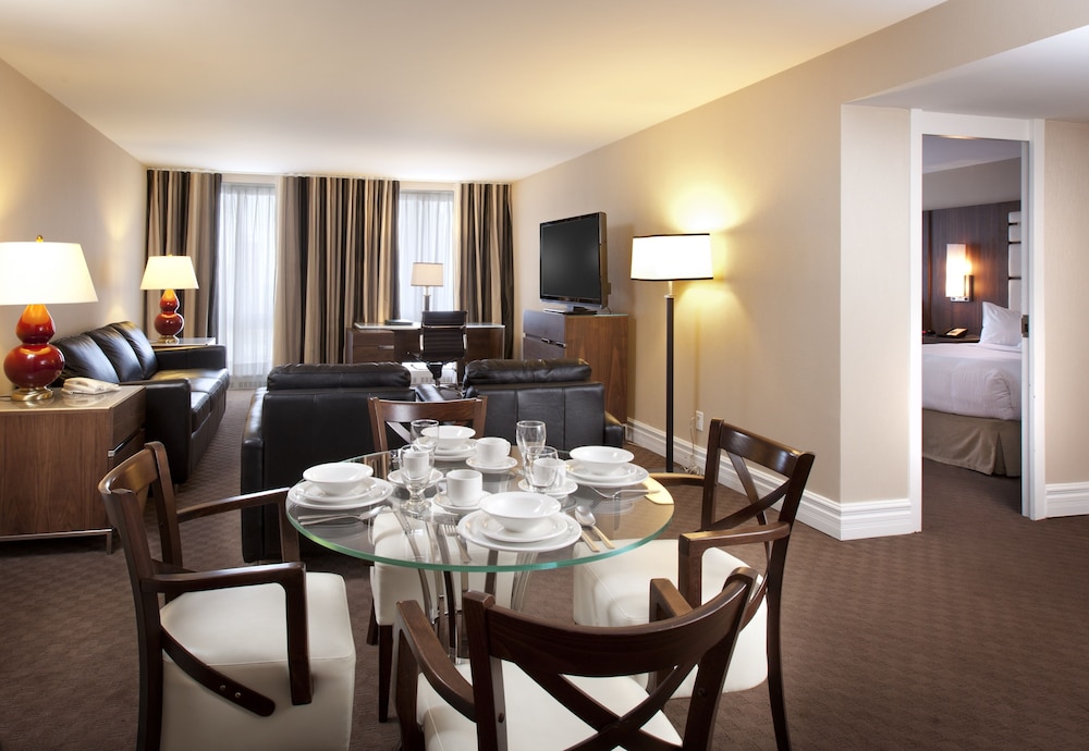 Premier Suite (King Bed) - Photo 1