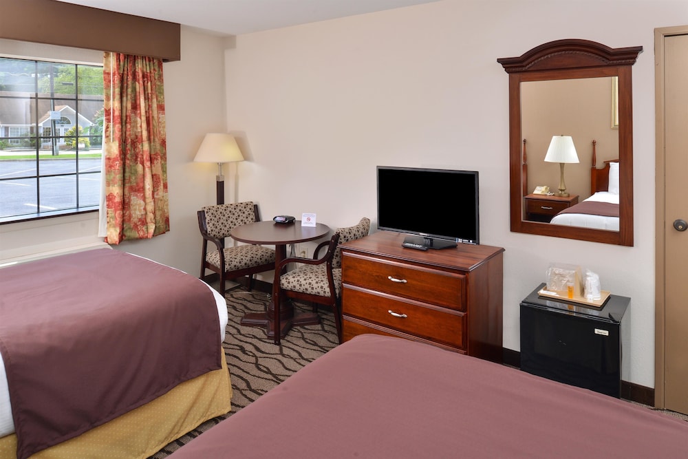 Room, 2 Double Beds, Accessible, Non Smoking photo 3