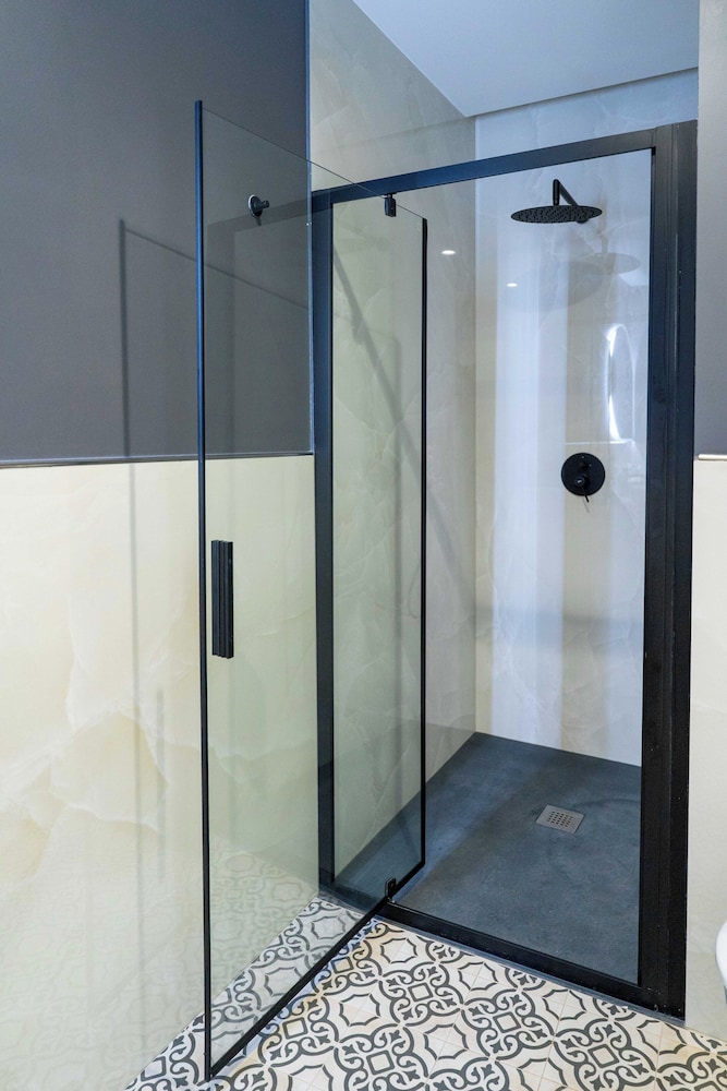 Deluxe Double Room, Private Bathroom, City View (Verga) photo 2