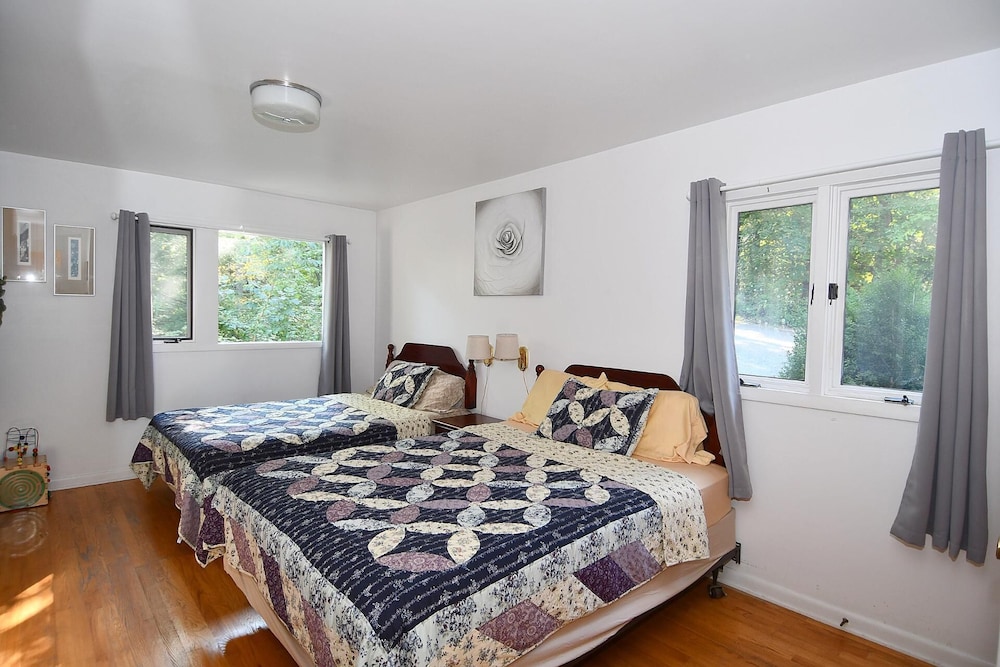 House, Multiple Beds (Serendipity - Large 5BR with a Hot Tu)
