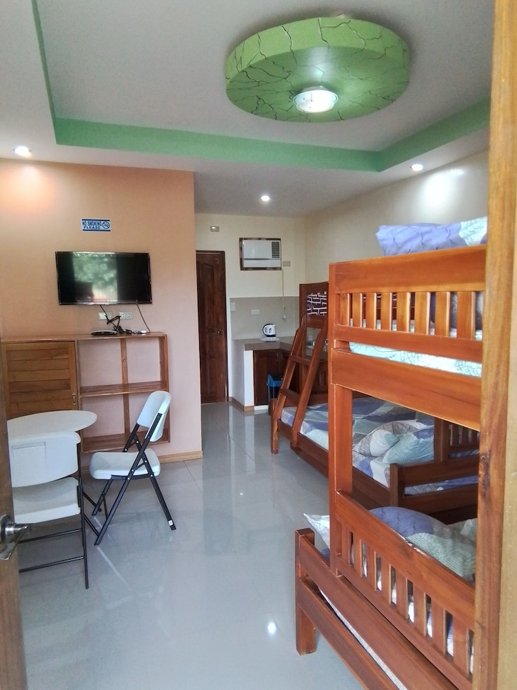 Basic Quadruple Room photo 1